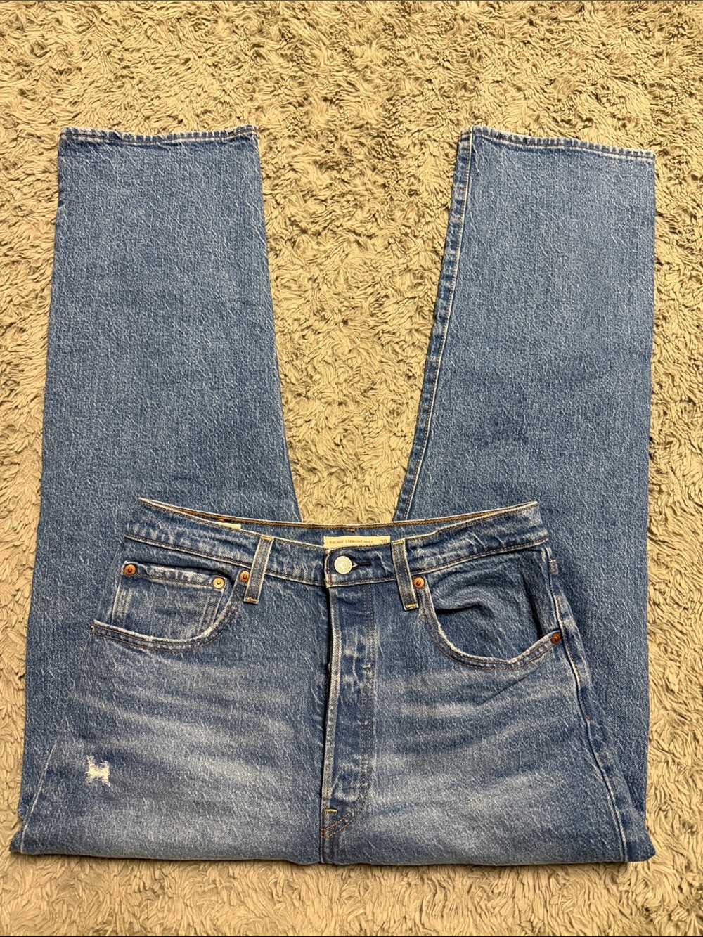 Levi’s Classic Ribcage Women’s Straight Leg Distressed Denim Jeans